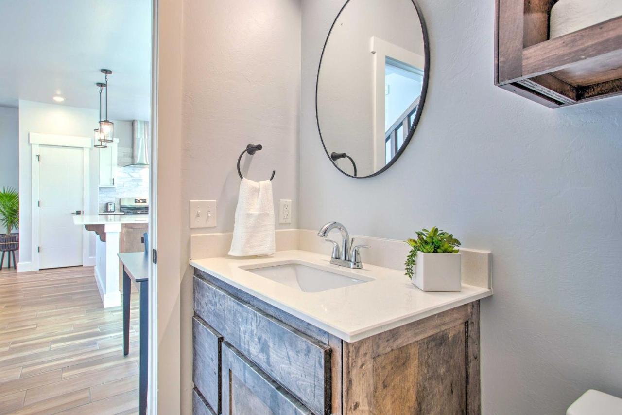 Stylish Okc Farmhouse With Garden - Close To Ou Oklahoma City Eksteriør billede